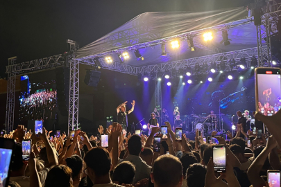 Haluk Levent, Beylikdüzü'nde halk konseri verdi