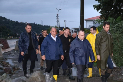  Artvin Valisi taşkın bölgesinde