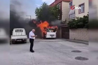 Bursa'da park halindeki minibüs alev alev yandı