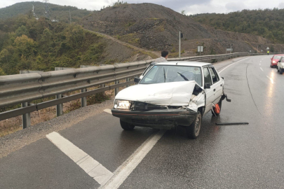 Samsun'da otomobil bariyere çarptı: 3 yaralı