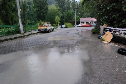 Zonguldak'ta yağmur sonrası yollar göle döndü