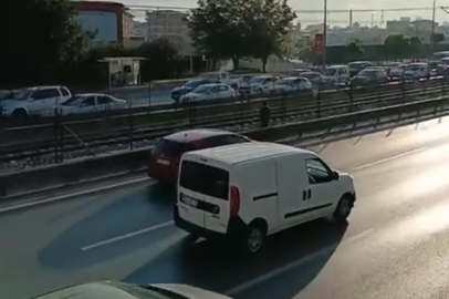 Bursa'da metro tellerinde yürüyen şahıs alarmı