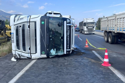 Afyon'da tırın devrildiği kazada 1 kişi hayatını kaybetti