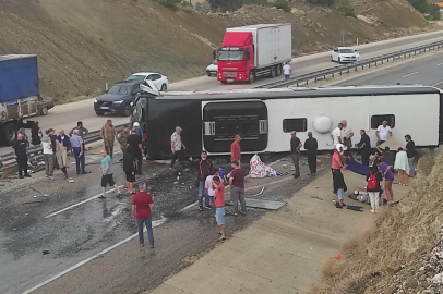 Antalya'da yolcu otobüsü devrildi: Yaralılar var