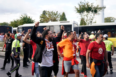 Galatasaray taraftarı derbi öncesi yerini aldı