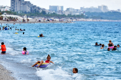 Antalya yazı yaşamaya devam ediyor