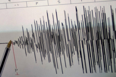 Endonezya'da 6 büyüklüğünde deprem