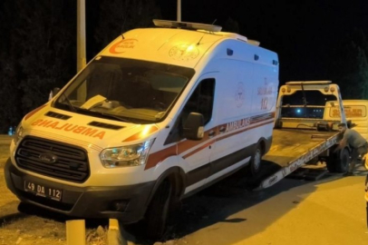 Muş'ta ambulans kaza yaptı: 2 yaralı