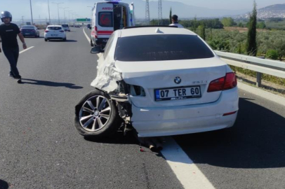 Bursa'da kamyonet, otomobile çarptı: 1'i çocuk 2 yaralı