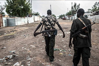 Güney Afrika'da köye düzenlenen silahlı saldırıda çok sayıda insan hayatını kaybetti