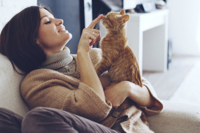 Kedi beslemenin insan psikolojisi ve sağlığı üzerindeki etkileri nelerdir?