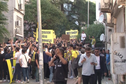 Protesto için yürüyüş yapan Fenerbahçe taraftarına polis engeli