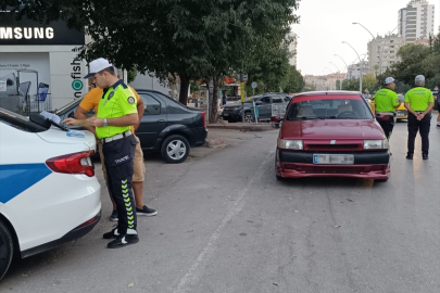 Adana'da yayalara yol vermeyen sürücülere ceza kesildi