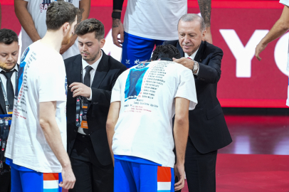 Anadolu Efes, 37. Erkekler Cumhurbaşkanlığı Kupası'nı kaldırdı