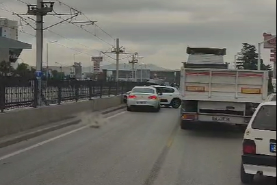 Bursa'da sabah saatlerinde trafiği felç eden kaza!