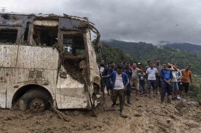 Nepal'daki sel ve toprak kaymaları nedeniyle ölü sayısı her geçen gün artıyor