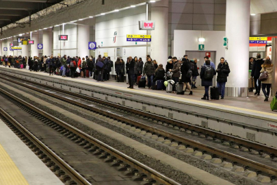 Roma'da arıza nedeniyle duran tren seferleri hayatı olumsuz etkiledi