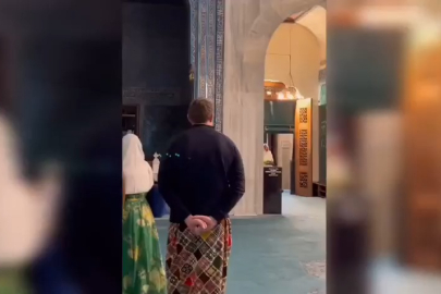 Bursa'da etekli turistlerin cami gezisi viral oldu