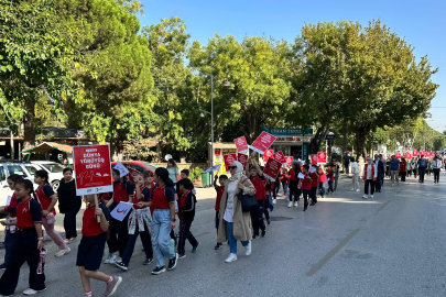 Kızılay Manisa'da sağlıklı yaşam için yürüdü