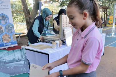 Kocaeli'de öğrenciler, geri dönüşümle kağıt yaparak sıfır atık bilinci kazanıyor