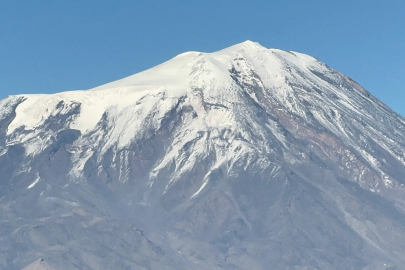 Ağrı Dağı karla kaplandı