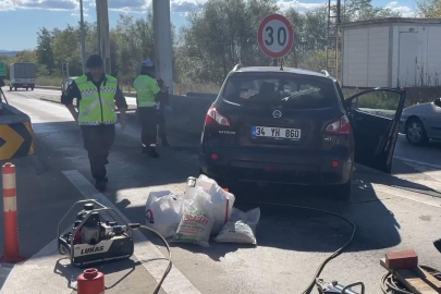 Bolu'da otoyol gişelerinde bariyere çarpan otomobilin sürücüsü öldü