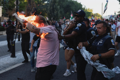 ABD'de Filistin'e destek gösterisi: Gazeteci kendini yaktı