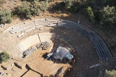 Euromos Antik Kenti'nin tiyatrosu ayağa kaldırılıyor