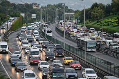 İstanbul'da haftanın ilk iş gününde trafik yoğunluğu yaşanıyor