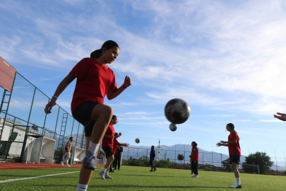 Kadın futbolcuların başarısı kız çocuklarını futbola yöneltti