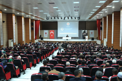 “Peygamberimiz ve Şahsiyet İnşası” konulu konferans düzenlendi