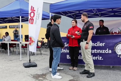 Polis ekiplerinden gençlere bilgilendirme