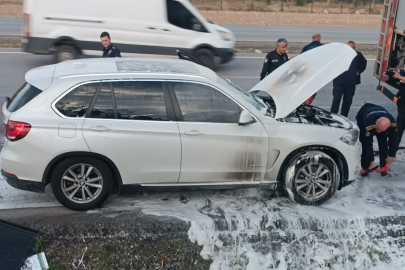 Ankara'da lüks otomobil yandı