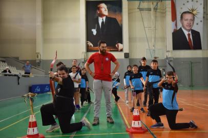 Bursa'da çocuklara geleneksel Türk okculuğu eğitimi