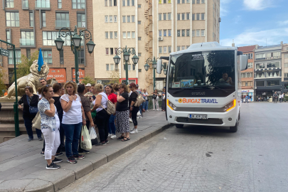 Eskişehir'e gelen turist kafilesi Porsuk Çayı'nı seyretmeye doyamadı