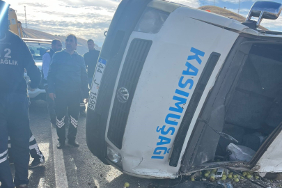 Malatya'da yolcu minibüsü devrildi: 17 yaralı