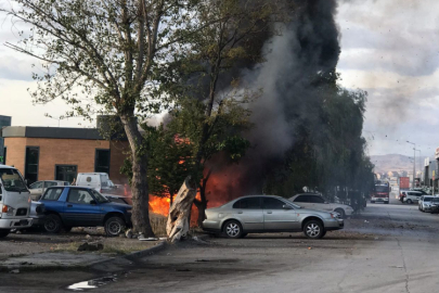 Ankara'da otoparkta çıkan yangında 5 araç kullanılamaz hale geldi