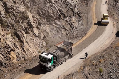 Erzincan’da kış öncesi köy yolları sıkıntısız ulaşıma hazır hale getirildi