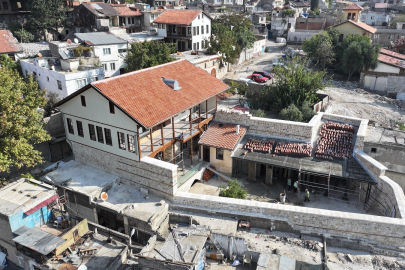 Kahramanmaraş'ta tarihi mekanlarda asrın felaketinin izleri siliniyor