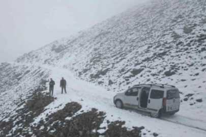 Bayburt’ta yaylalar beyaz örtüyle kaplandı