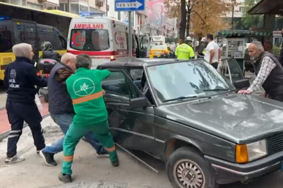 Bursa'da kaza! Otomobilde sıkışan kadın böyle kurtarıldı