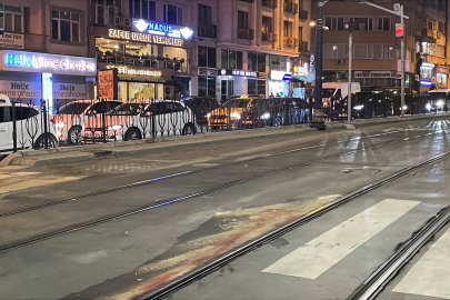 Karşıdan karşıya geçmek isteyen adama tramvay çarptı