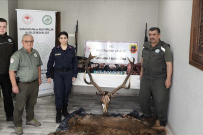 Kastamonu'da yakalanan avcıların evinde geyik eti ve bu etten yapılan sucuk ele geçirildi