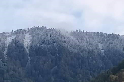 Zonguldak'a mevsimin ilk karı yağdı