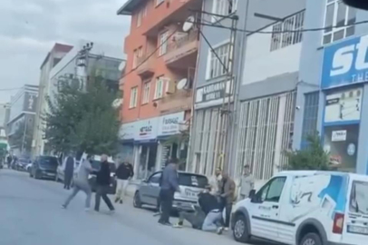 Bursa'da caddeyi ringe döndüren kavga! Tekme ve yumruklar havada uçuştu