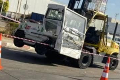 Geri manevra yapan forklift, güvenlik görevlisine çarptı!