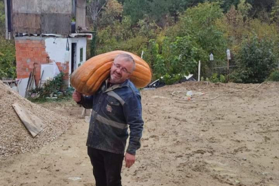 Bahçesinde yetişen kabağı görünce şok oldu