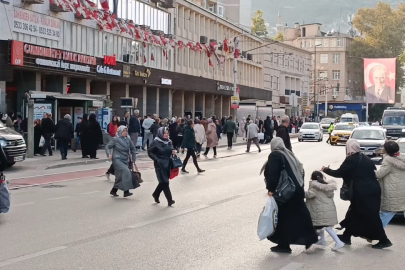 Bursa’da kural tanımaz yayalar adeta araçların önüne atlıyor