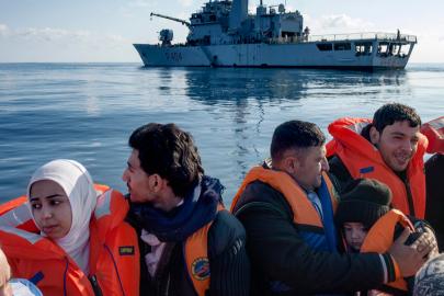 Endonezya'da Arakanlı Müslümanları taşıyan tekne "bölge halkının itirazları" nedeniyle kıyıda bekliyor