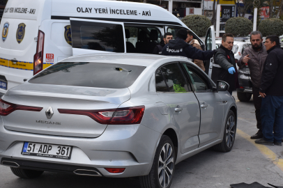 Niğde'de otomobile silahlı saldırı! 7 kurşun isabet etti